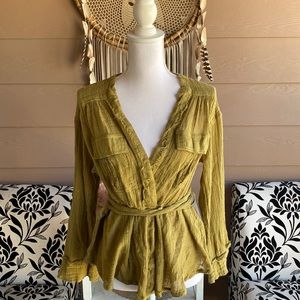 We The Free Top Size Small